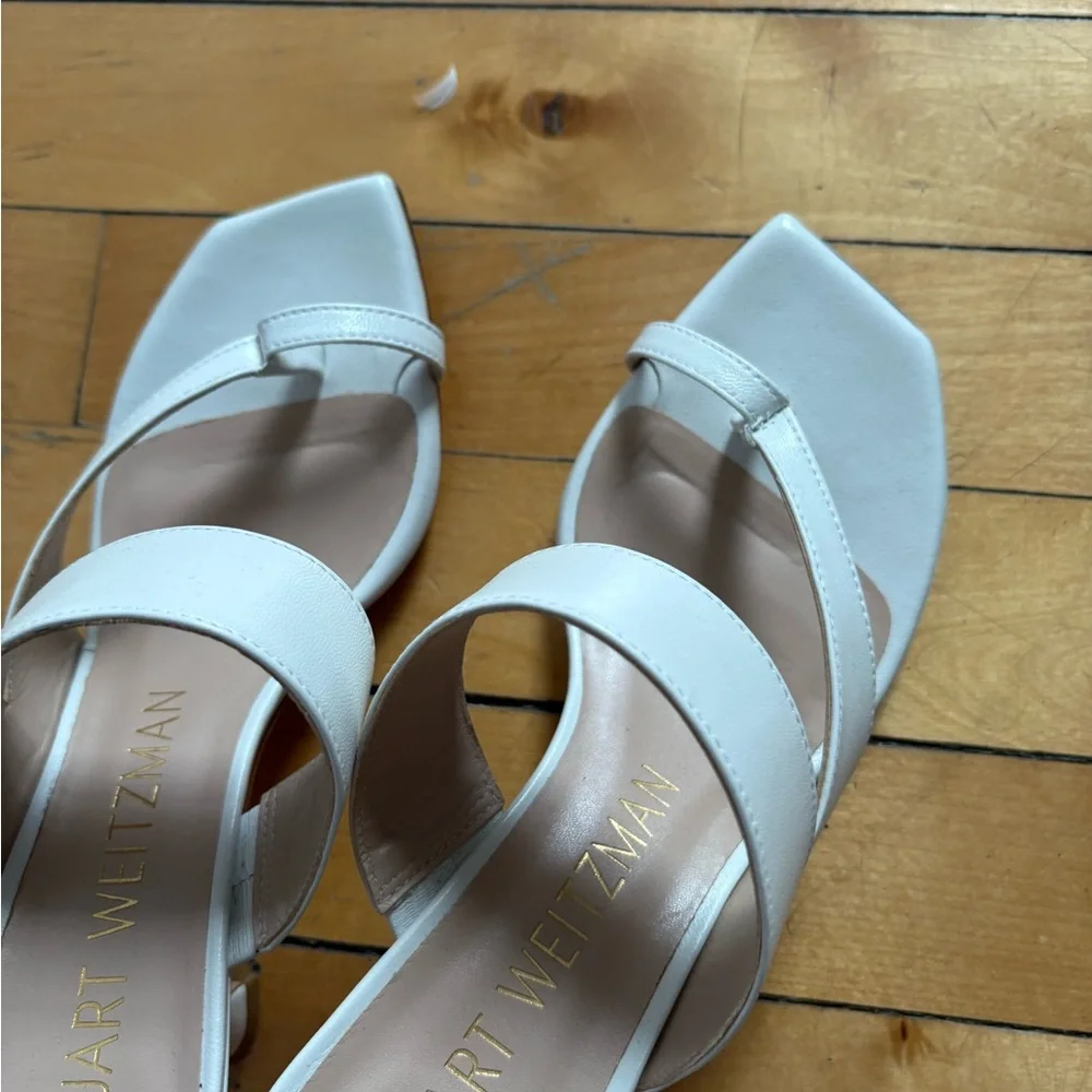 Stuart Weitzman Sz 6.5 Lyla White Asymmetrical Leather Heeled Bridal Sandals - Picture 10 of 12